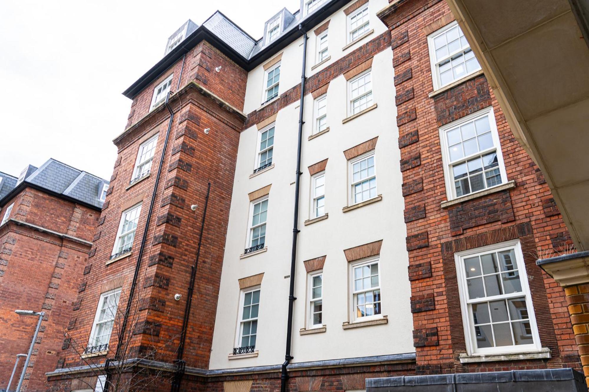 Modern 2-Bedroom, 2-Bathroom Apartment In West Kensington ลอนดอน ภายนอก รูปภาพ