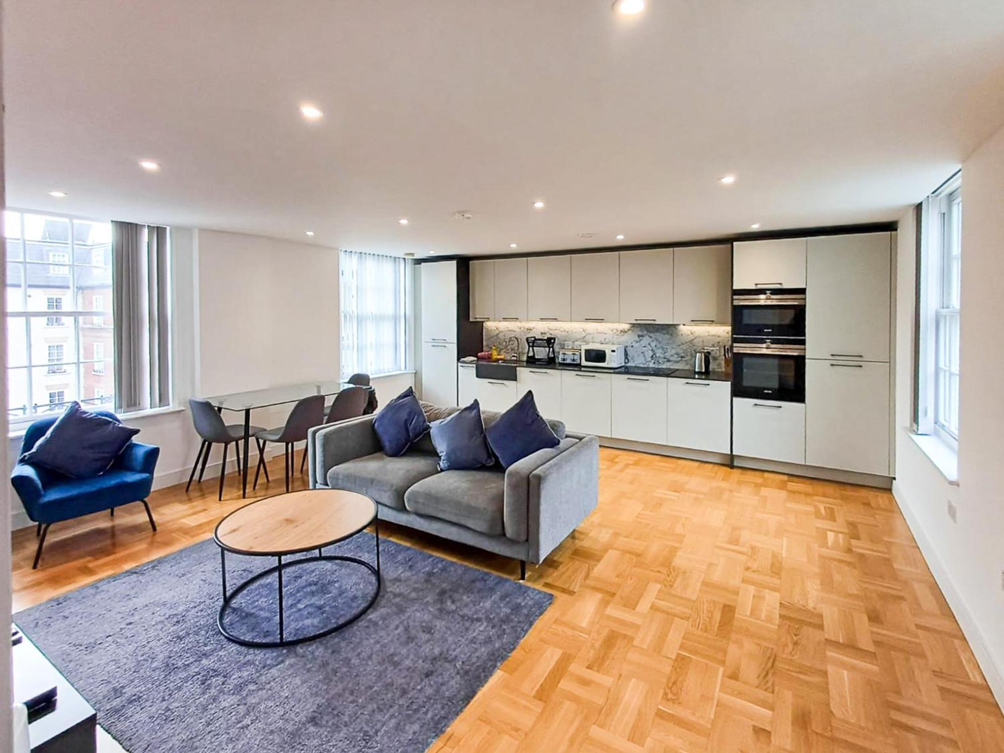 Modern 2-Bedroom, 2-Bathroom Apartment In West Kensington ลอนดอน ภายนอก รูปภาพ