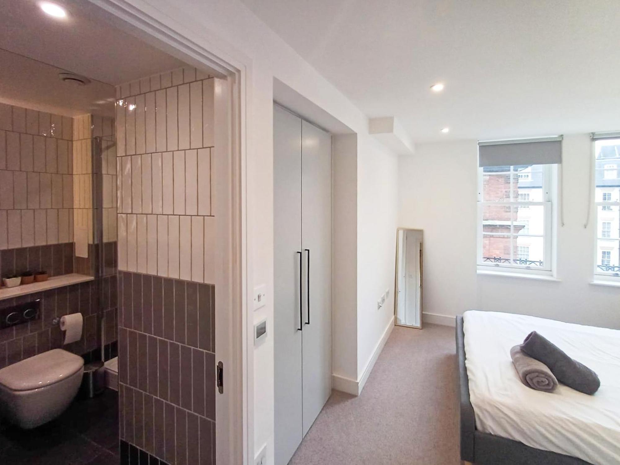 Modern 2-Bedroom, 2-Bathroom Apartment In West Kensington ลอนดอน ภายนอก รูปภาพ