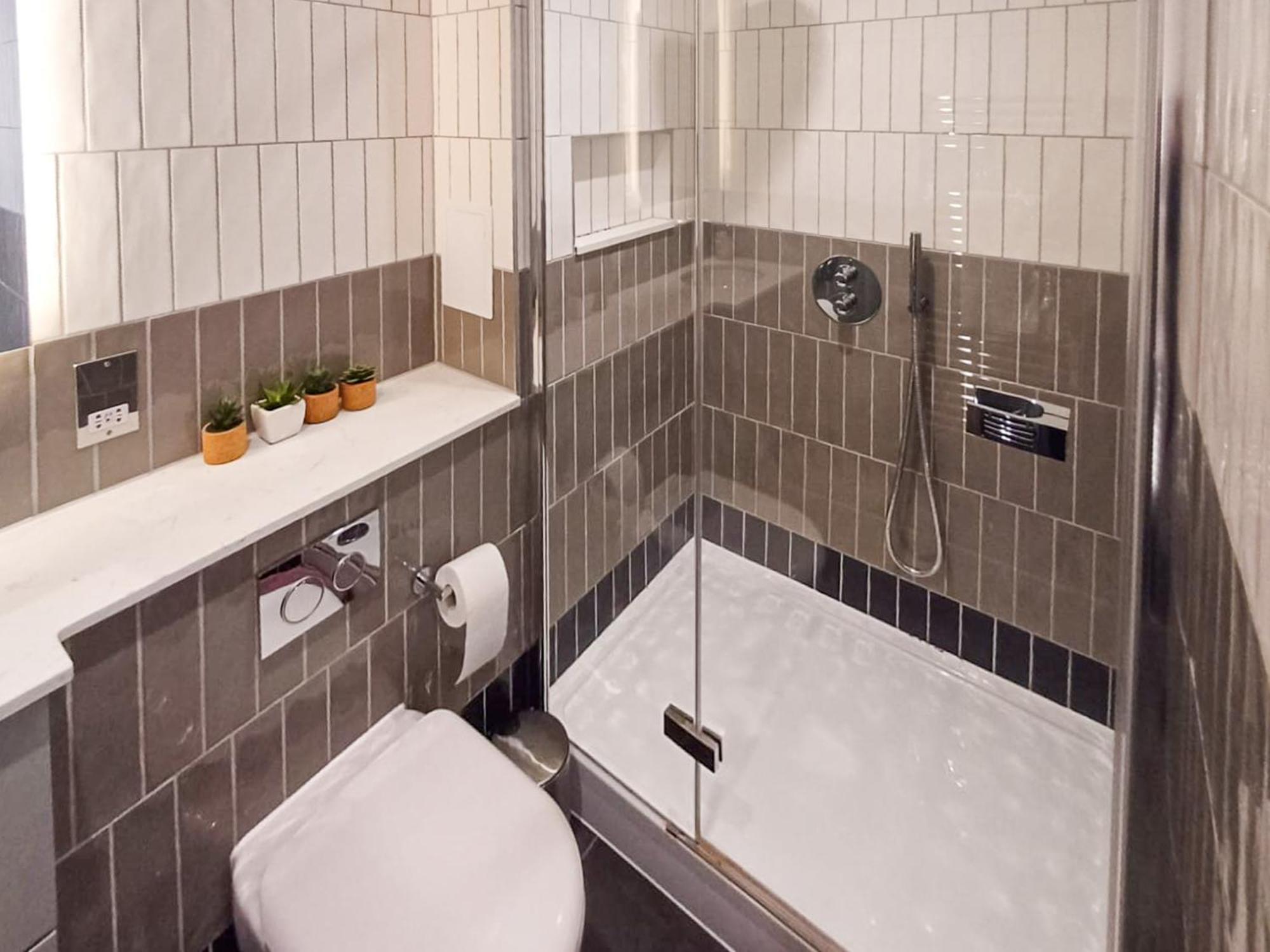 Modern 2-Bedroom, 2-Bathroom Apartment In West Kensington ลอนดอน ภายนอก รูปภาพ