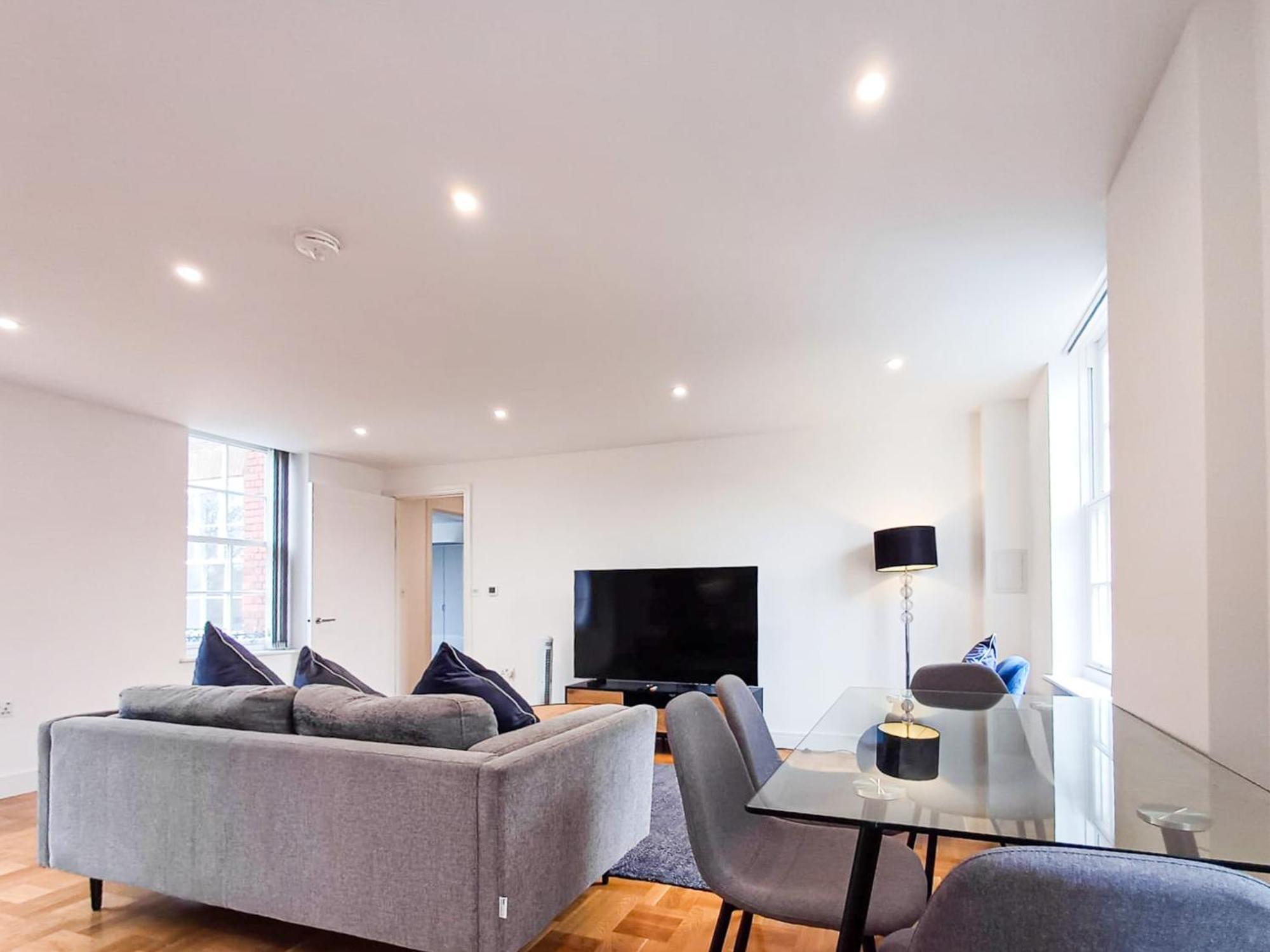 Modern 2-Bedroom, 2-Bathroom Apartment In West Kensington ลอนดอน ภายนอก รูปภาพ