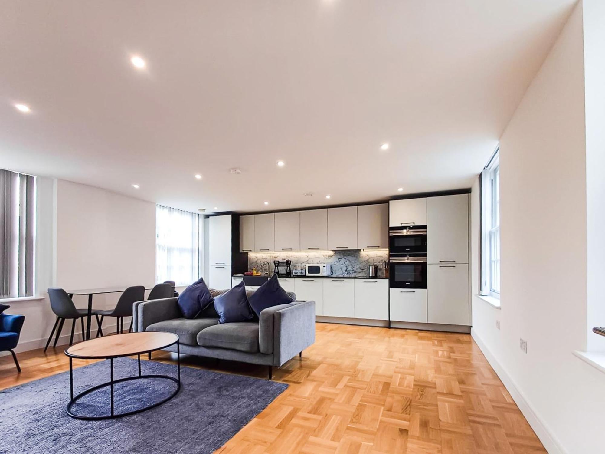 Modern 2-Bedroom, 2-Bathroom Apartment In West Kensington ลอนดอน ภายนอก รูปภาพ