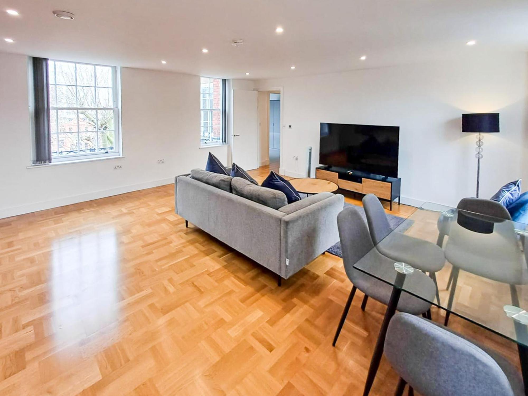 Modern 2-Bedroom, 2-Bathroom Apartment In West Kensington ลอนดอน ภายนอก รูปภาพ