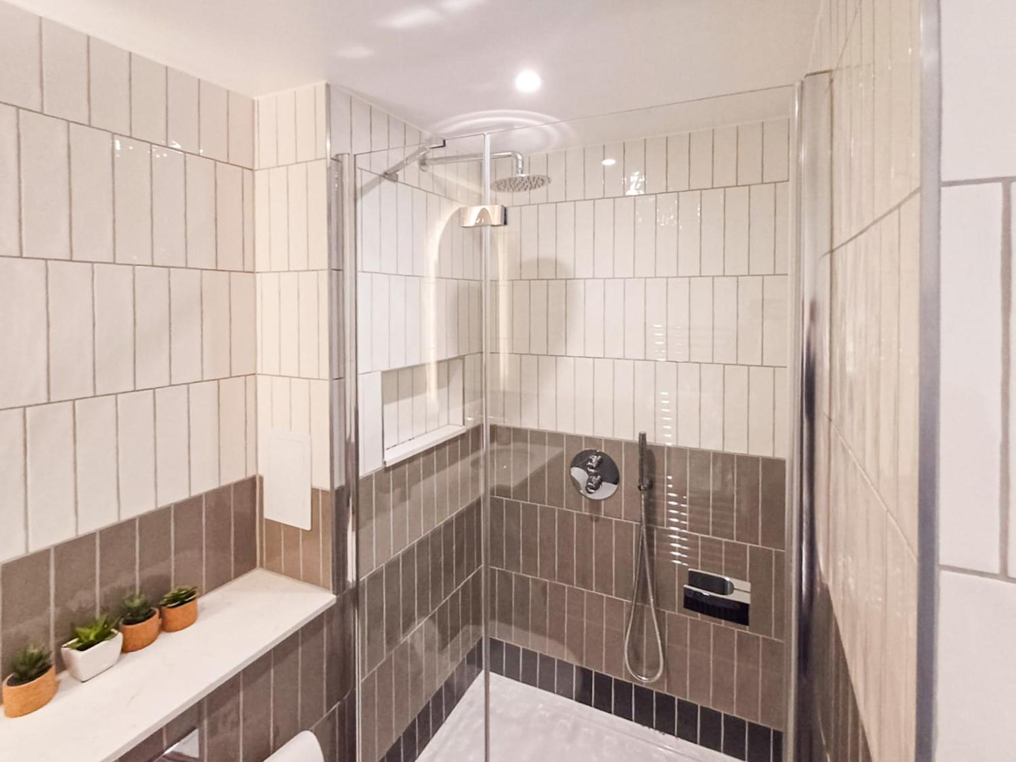 Modern 2-Bedroom, 2-Bathroom Apartment In West Kensington ลอนดอน ภายนอก รูปภาพ