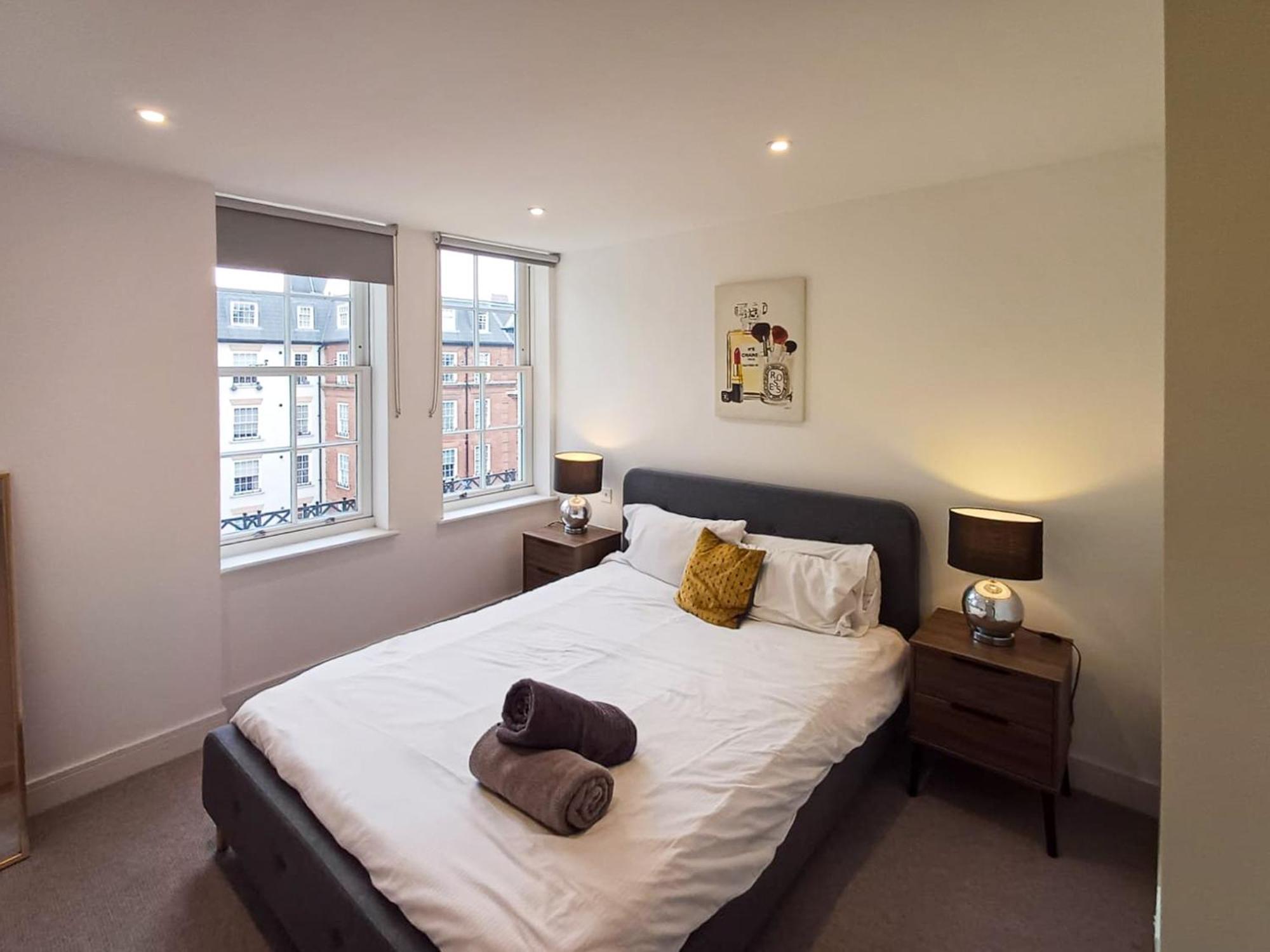 Modern 2-Bedroom, 2-Bathroom Apartment In West Kensington ลอนดอน ภายนอก รูปภาพ